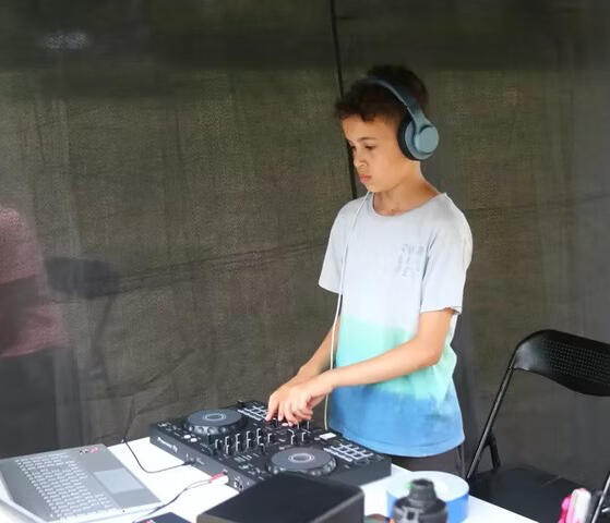 DJ Loop DJ Loop logo